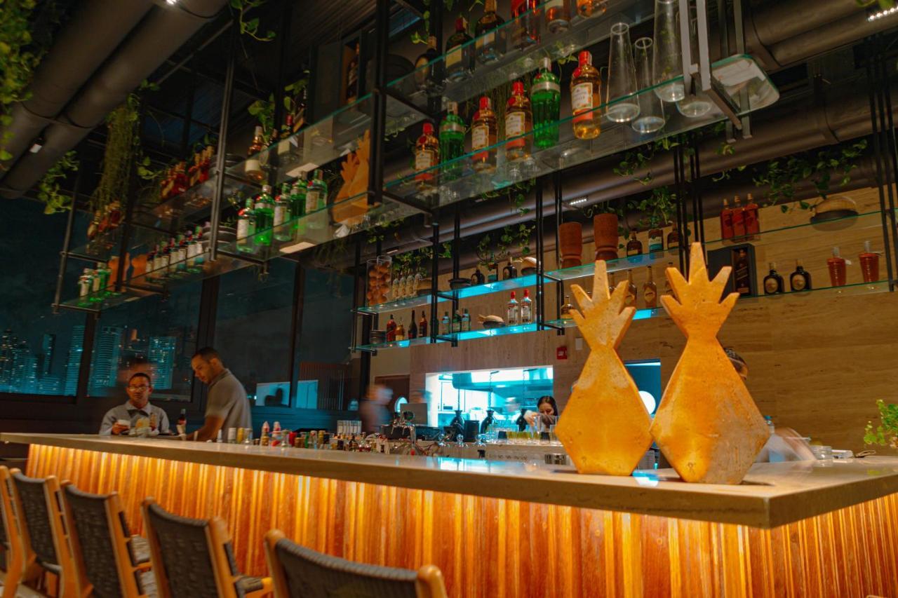 Ba'Ra Hotel João Pessoa Zewnętrze zdjęcie The bar at the 101 Skybar